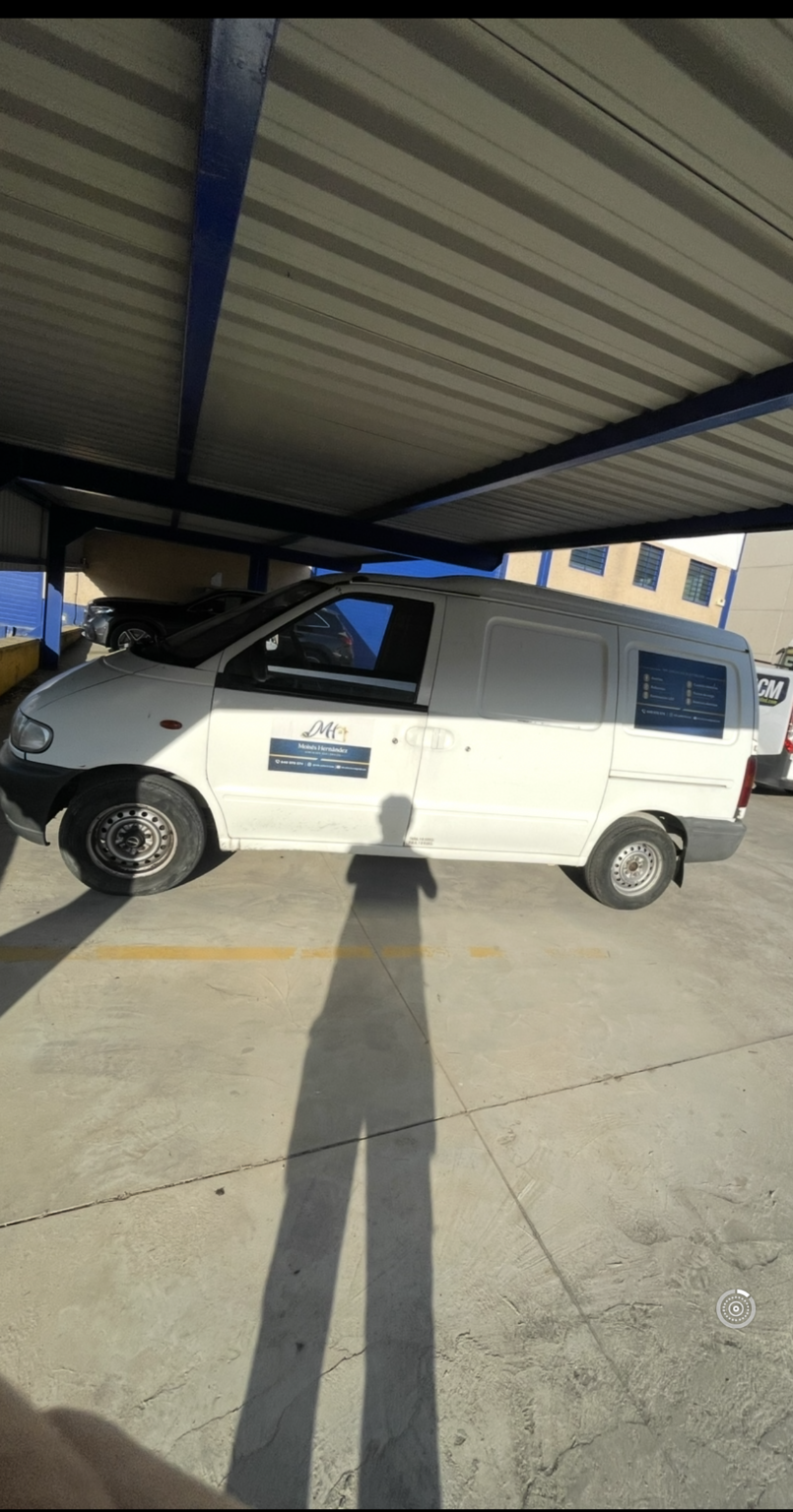 Con nuestro servicio de averías eléctricas 24 horas, un electricista autorizado llega con las herramientas adecuadas, identifica la causa y te devuelve la seguridad.